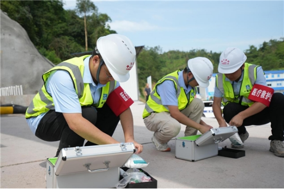 03 渝萬(wàn)高鐵隧道火災(zāi)及坍塌事故 綜合應(yīng)急演練在站前8標(biāo)成功舉行762.png
